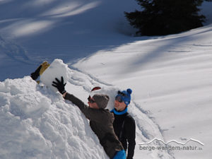 Iglu bauen und Schneeschuhwandern