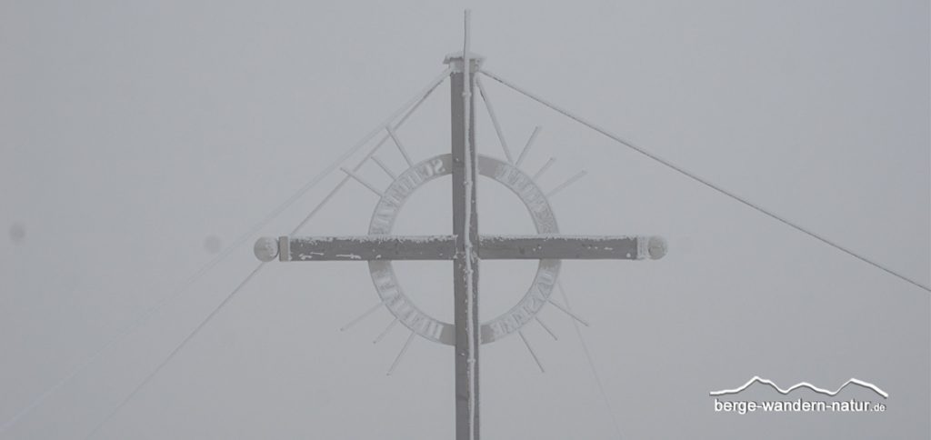 Gipfelkreuz in den Brandenberger Alpen