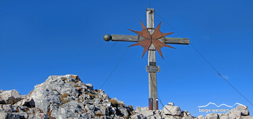 Gipfelkreuz im Rofangebirge