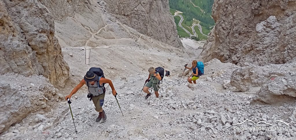 Wandergruppe LASI beim Aufstieg zur Pisciaduhütte