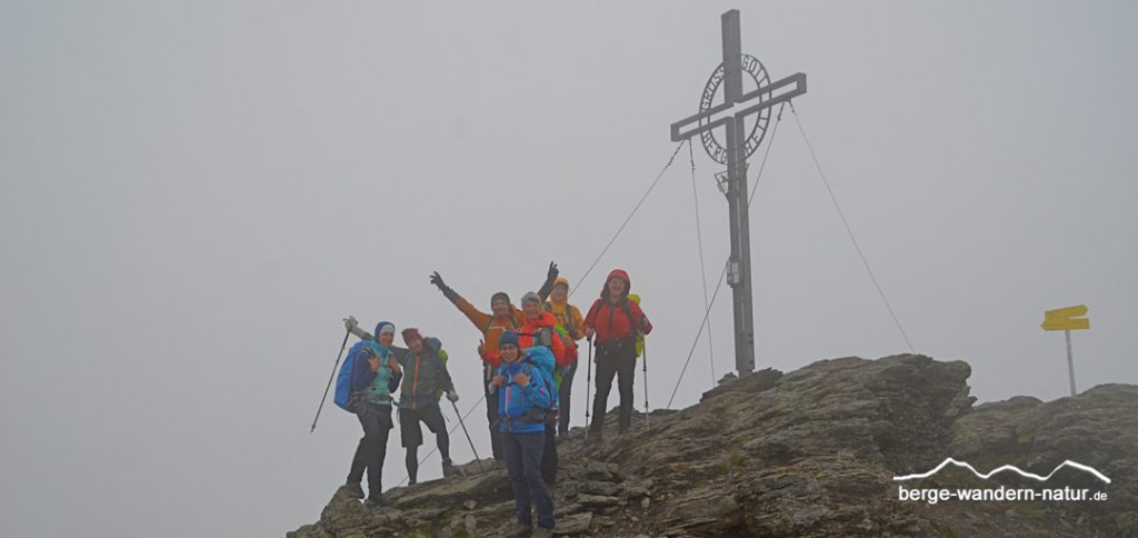 Wandergruppe auf den Seven Summits geführte Tour