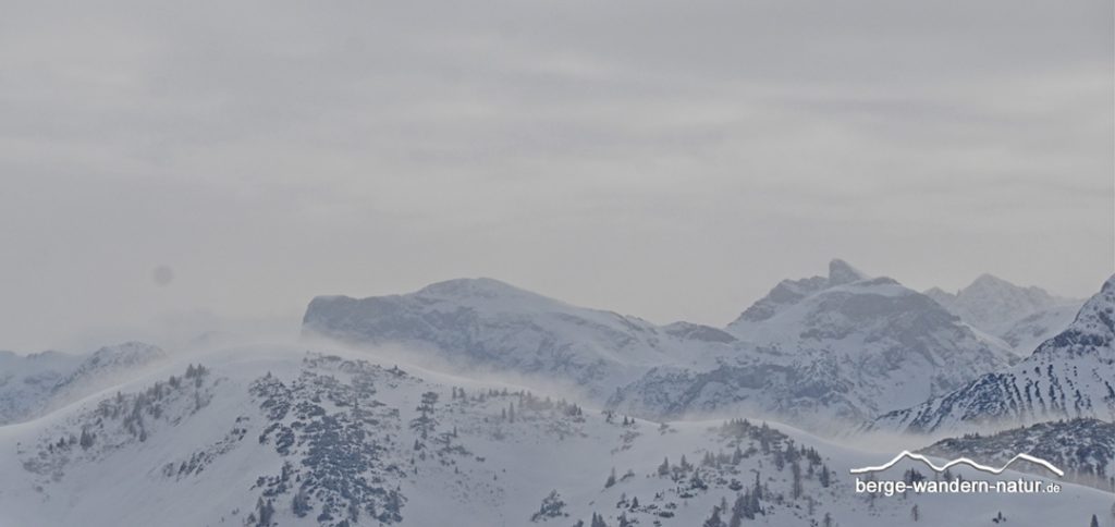 winterliches Bergpanorama Rofangebirge